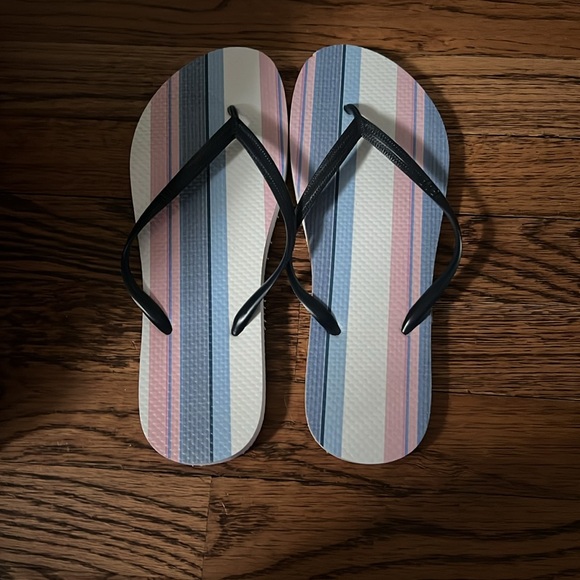 GAP Striped Flip Flops - Picture 2 of 3